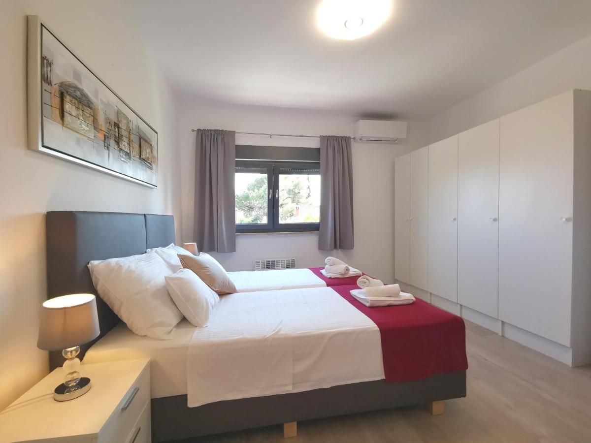 Apartment Pineta With Terrace & Park Wood View Пула Екстериор снимка