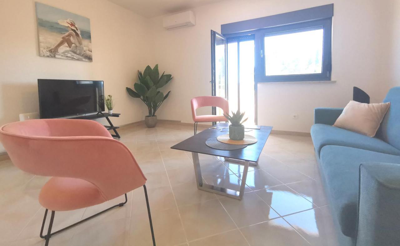 Apartment Pineta With Terrace & Park Wood View Пула Екстериор снимка