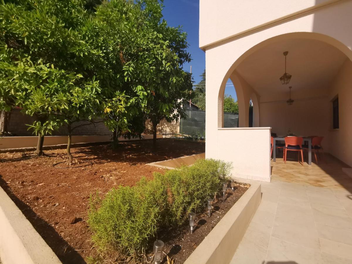 Apartment Pineta With Terrace & Park Wood View Пула Екстериор снимка